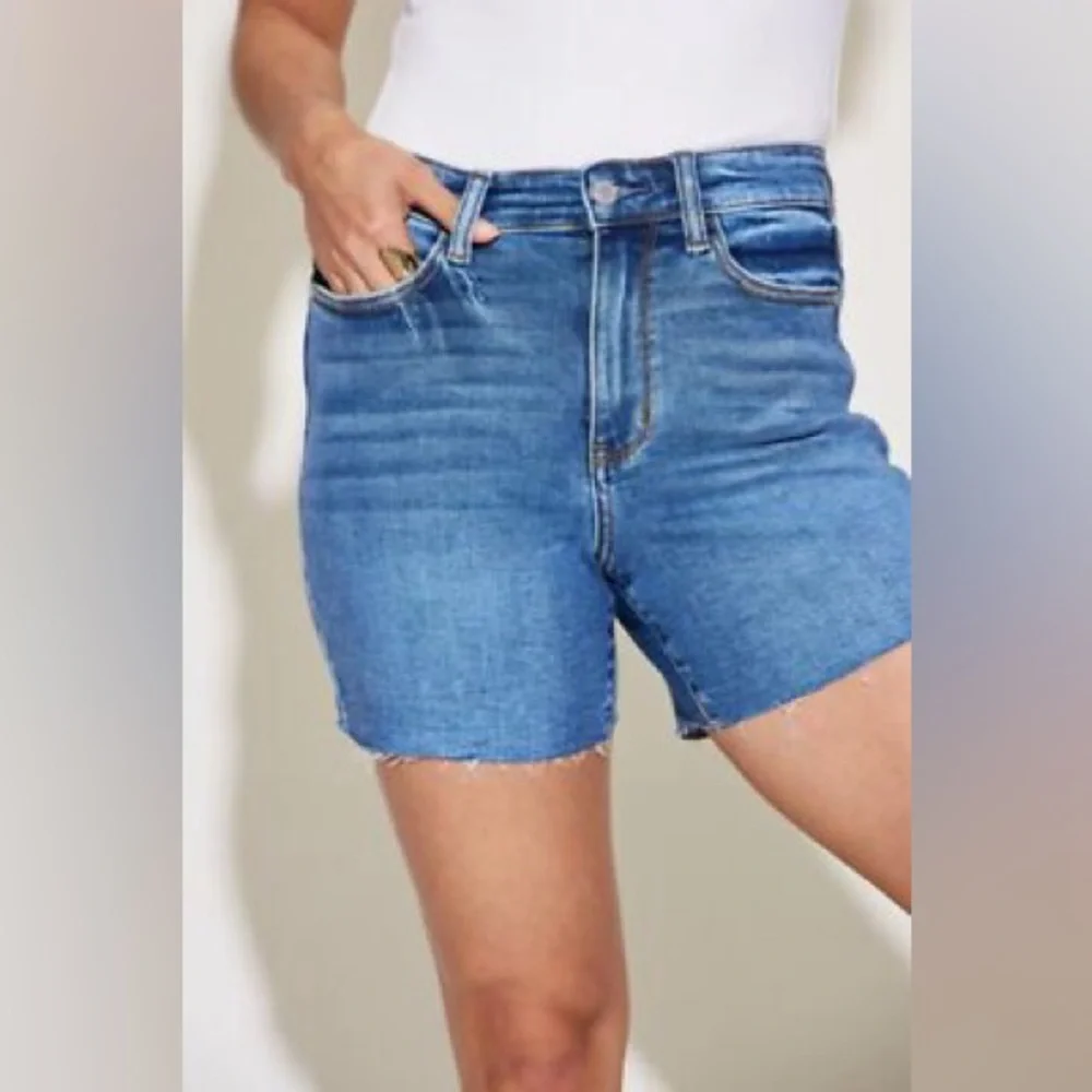 EVERLANE‎ denim hand-cut shorts. Women size 27.